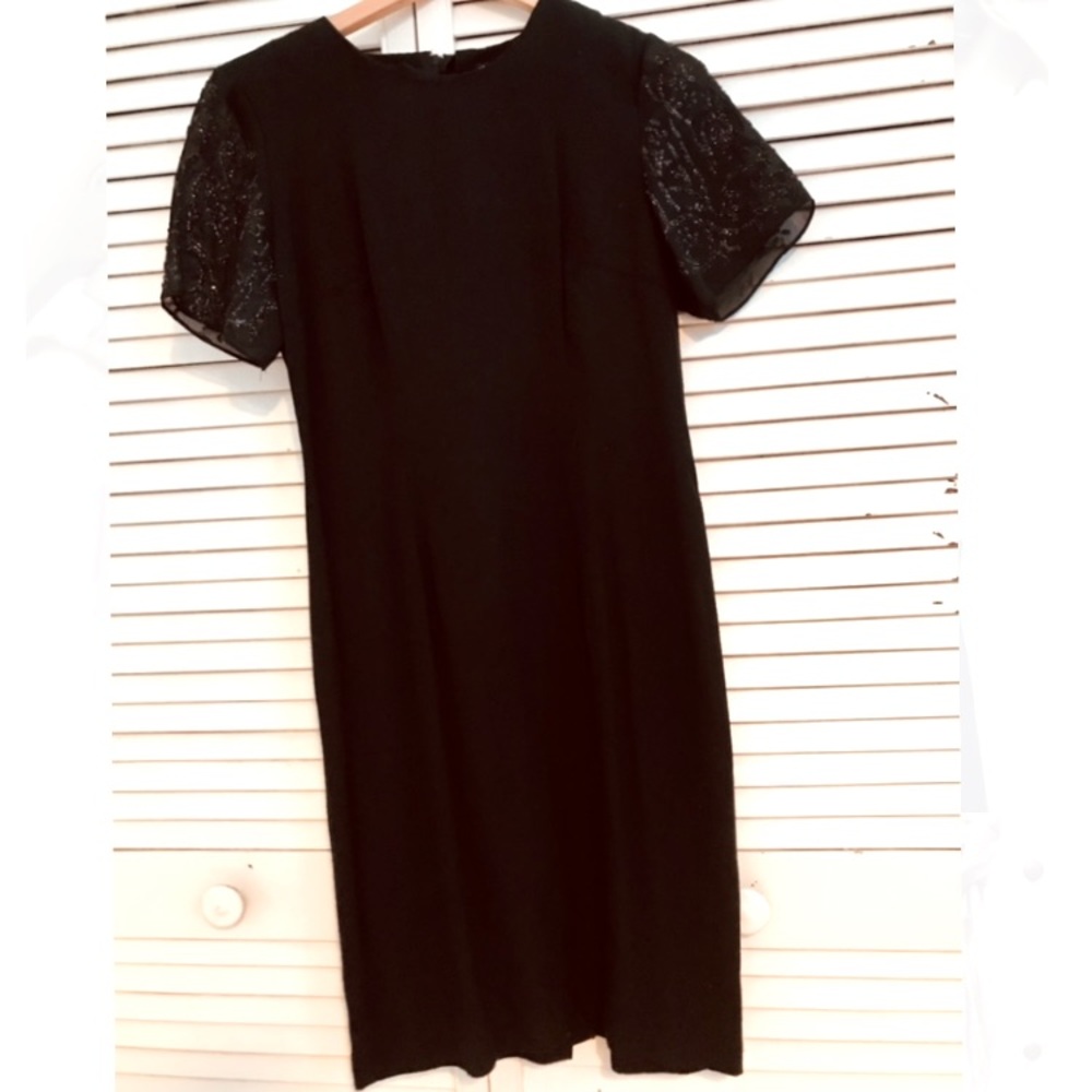 Vintage Black Midi dress. Size S/M.